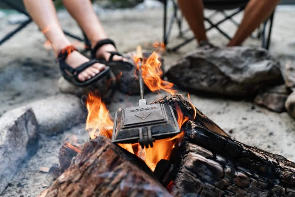 Woods™ Cast Iron Non-Stick Camping Sandwich Toaster W/ Long Handle, 4x4-in 4 Woods™ Cast Iron Non-Stick Camping Sandwich Toaster W/ Long Handle, 4x4-in - Image 2